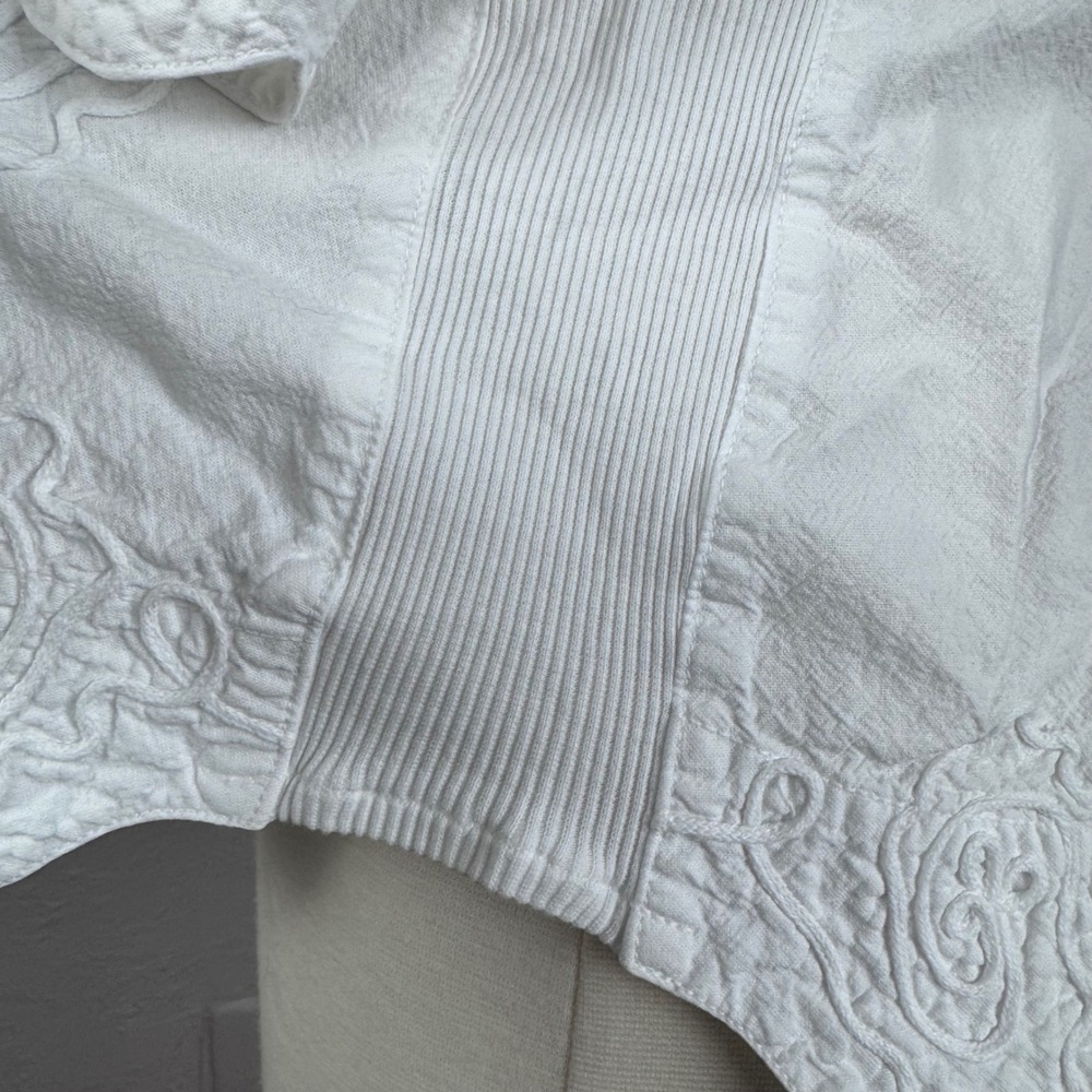 G Designs Natural Fashions white button down blouse in a women's size medium - Picture 4 of 7